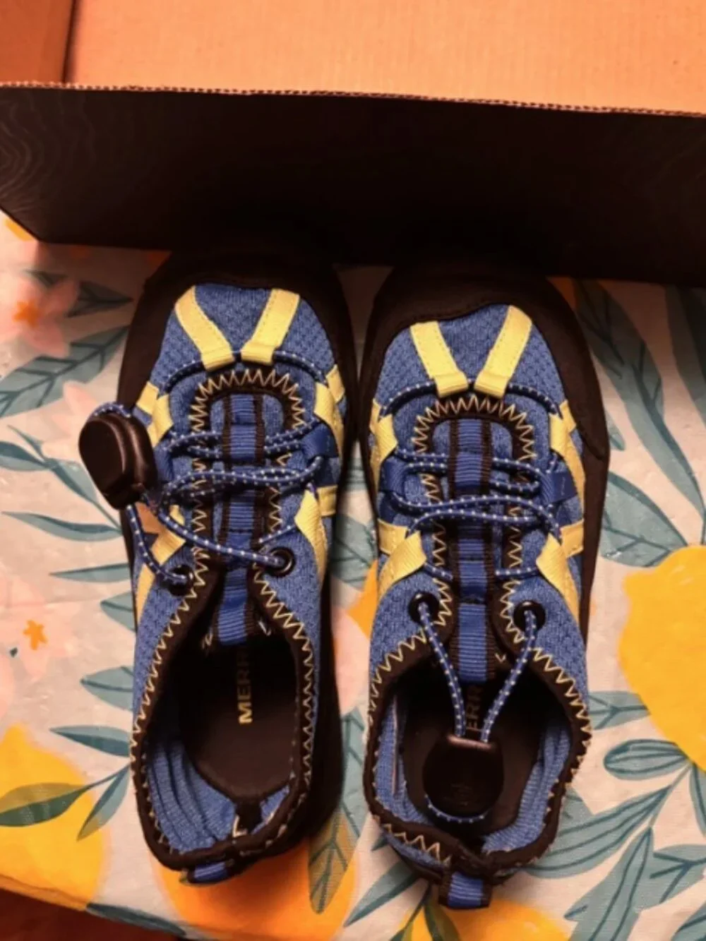 NWT KIDS MERRELL WATER SHOES